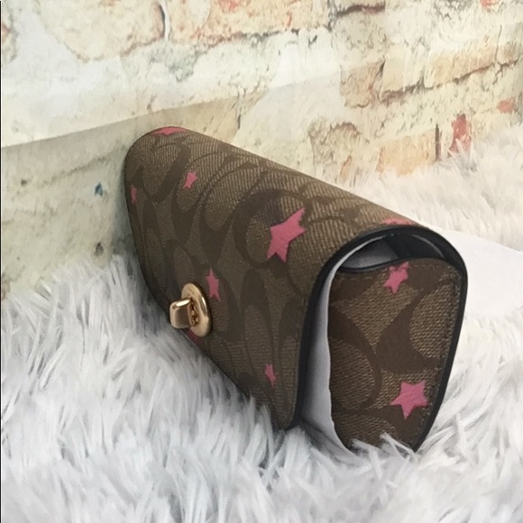 Sunglass Case In Signature Canvas With Star Print - Picture 4 of 7